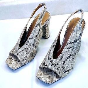 JOURNEE COLLECTION SNAKESKIN PRINT CHUNKY 4 INCH HEEL SLING BACK SIZE 8